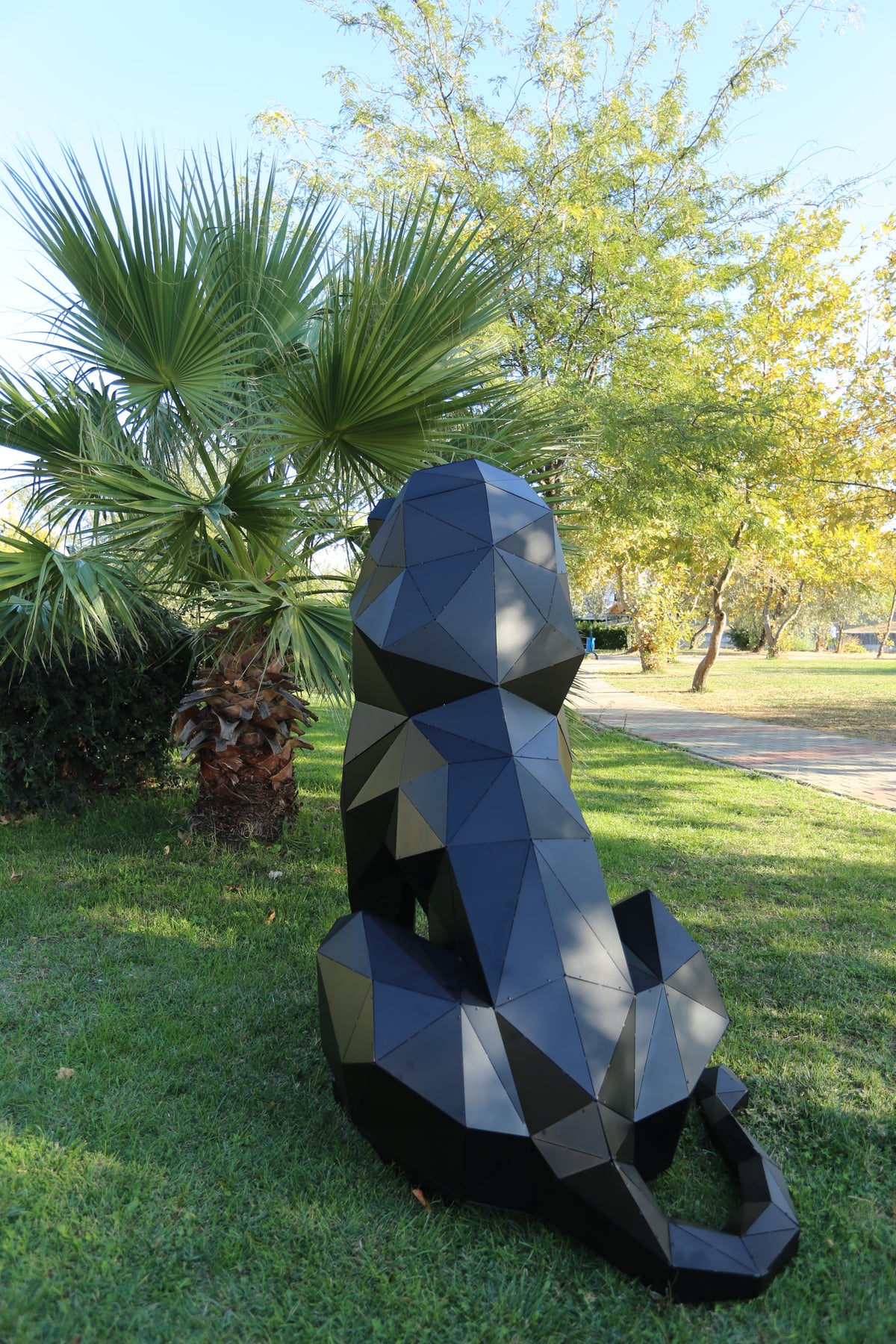 Geometric Lion Sculpture - Black